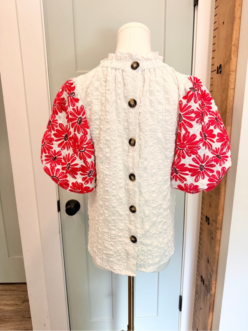 THML Embroidered Puff Sleeve Blouse Buttons Boutique Statement Elevated Brunch - Picture 2 of 7